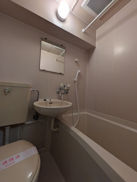 物件内観写真11　(お手入れ簡単！3点ユニットバス)