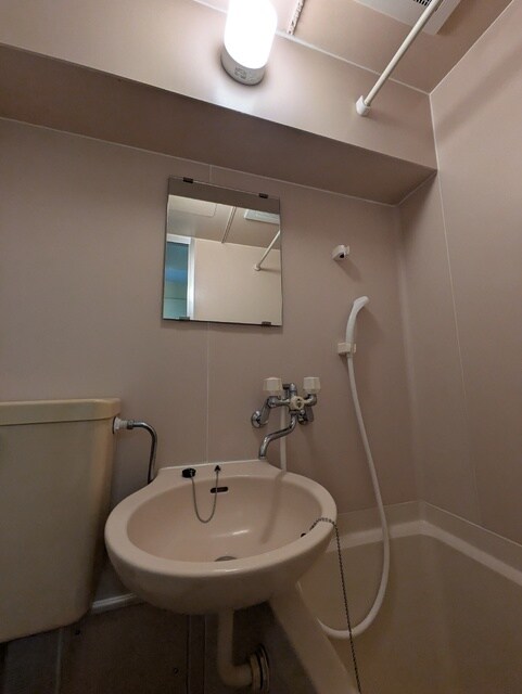 物件内観写真17　(洗面ボウル・鏡付き)