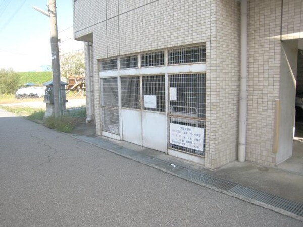 建物設備(敷地内ごみ置き場)