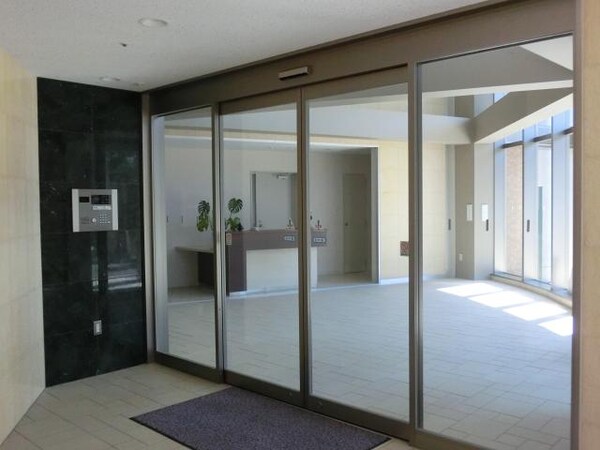 建物設備(オートロック、室内に留守録機能付き)