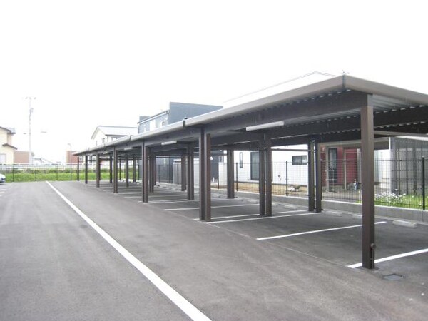 駐車場(屋根付き駐車場（6480円/月々）)
