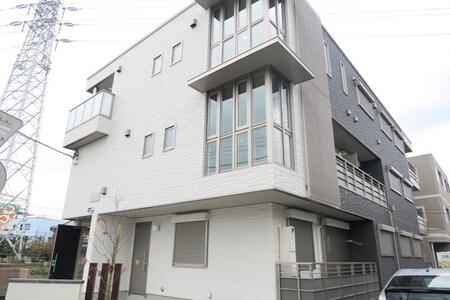 サープラス　メゾン外観写真