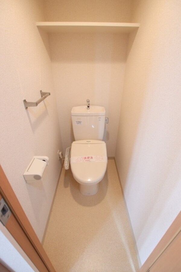 トイレ(トイレ☆上に棚あります！)