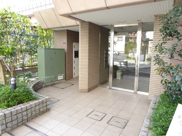 物件外観写真3　(建物入り口)