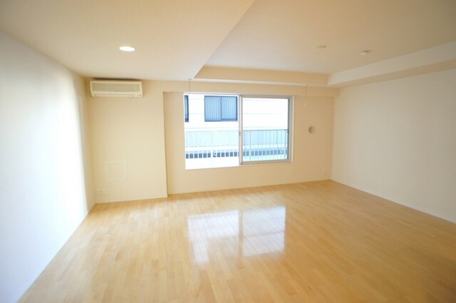 物件内観写真8　(洋室14.5帖)