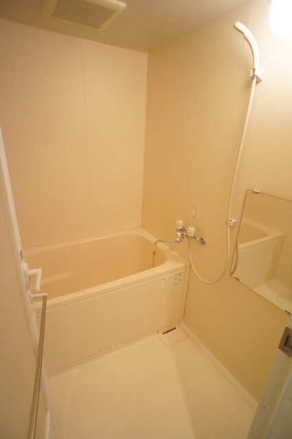 物件内観写真9　(バス・トイレ別です。)