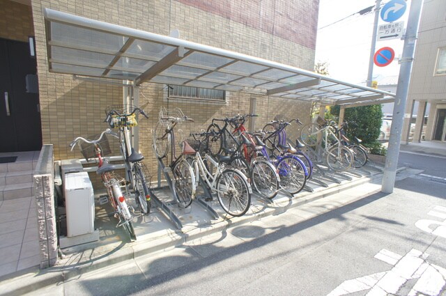 物件外観写真3　(★屋根付駐輪場★（空き状況・使用料等詳細はご確認下さい）)