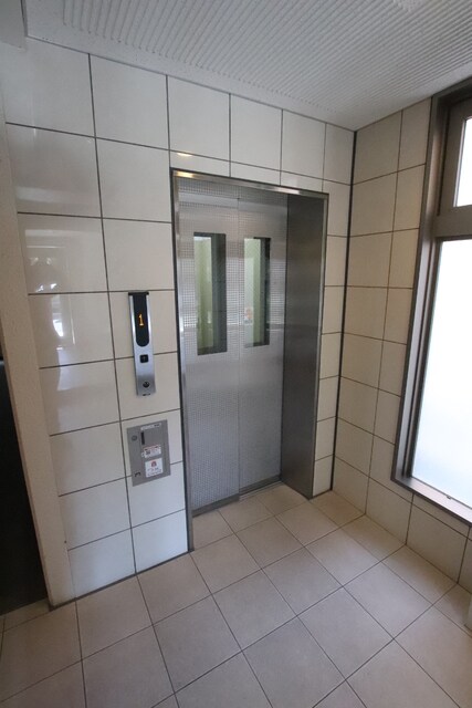 物件外観写真6　(エレベーター)