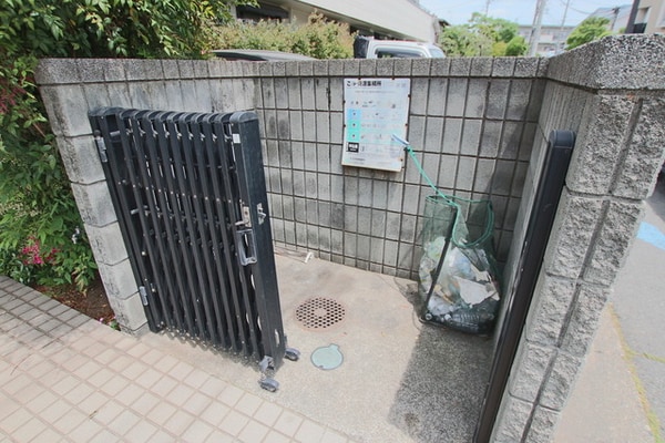 共用設備(ゴミ置き場)