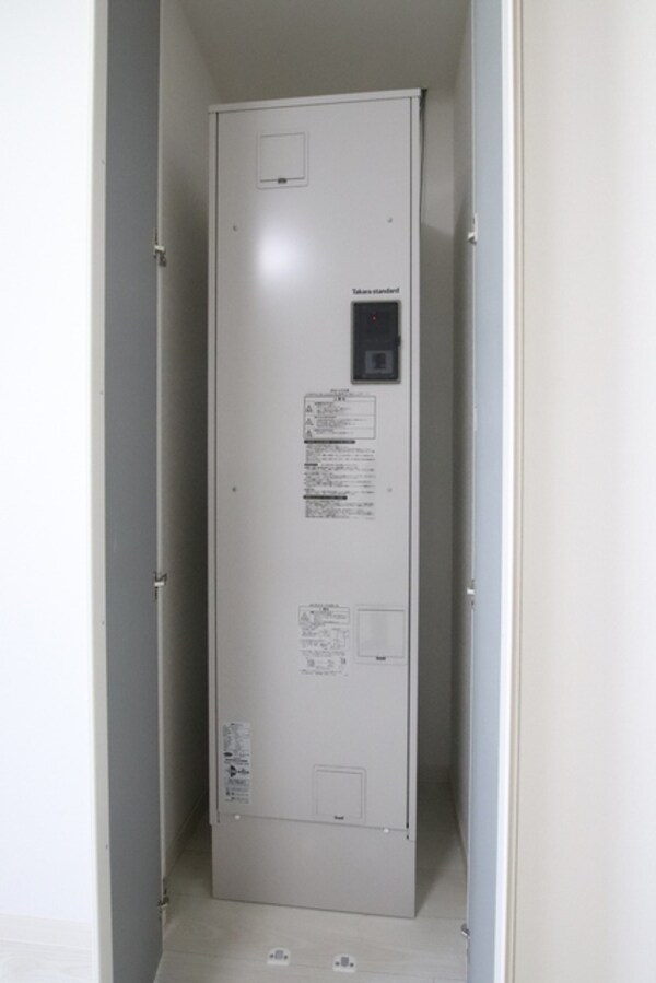 設備(★別室参考写真です。電気温水器)
