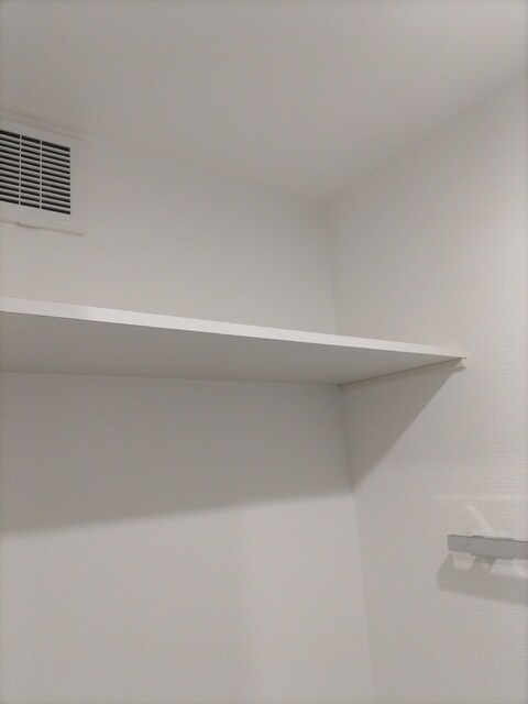 物件内観写真8　(収納（トイレ上部）)