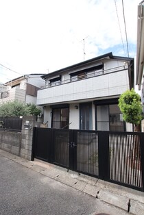 京王線・京王新線 千歳烏山駅 2階建 築30年の外観写真