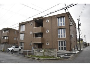 アズ・アールヴォリ町村外観写真