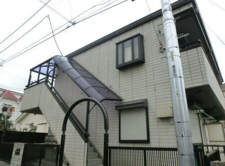 Y′sフラット外観写真