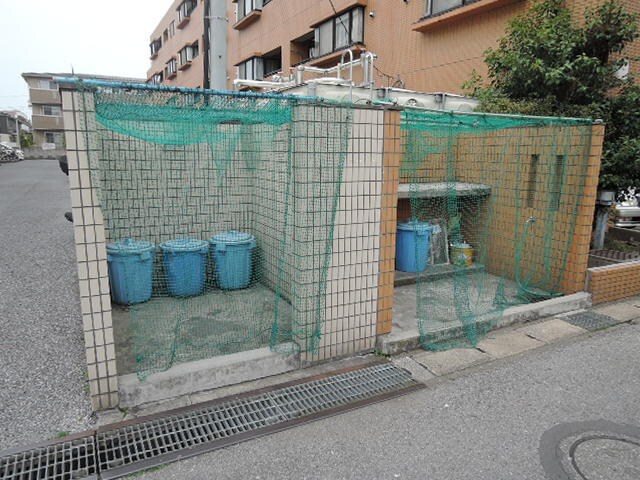 物件外観写真3　(ゴミ置場)