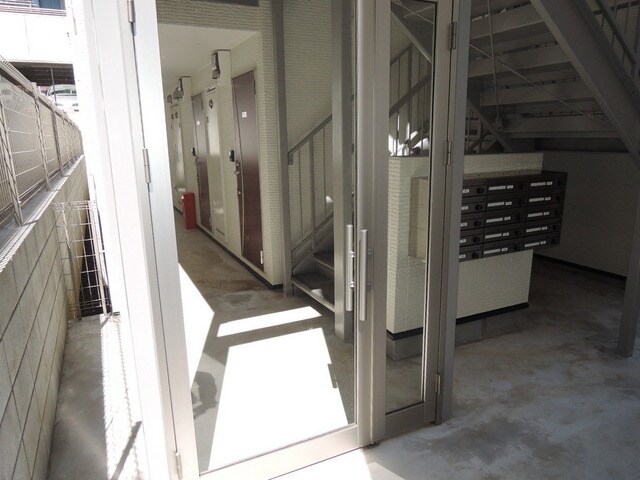 物件外観写真4　(エントランス)