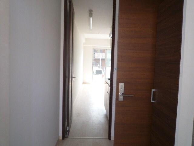 物件内観写真8　(玄関から居室にはドアがあって中が見えません※別室参考写真)