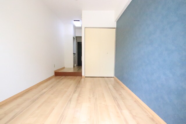 物件内観写真8　(洋室５．１帖)