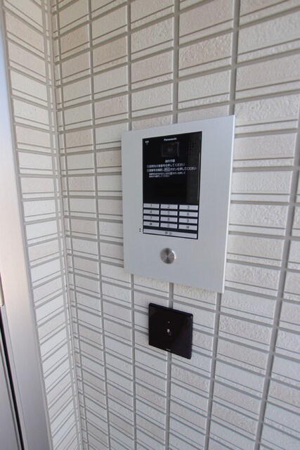 物件外観写真3　(安心のオートロック)