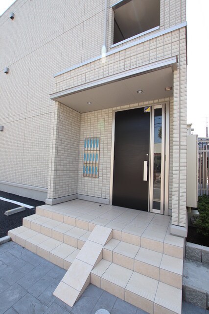 物件外観写真4　(エントランス)