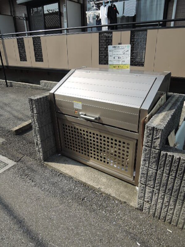 共用設備(ゴミ置場)