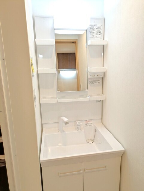 物件内観写真15　(独立洗面台)