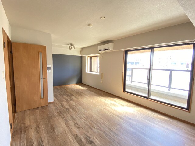 物件内観写真4　(LDK12.7帖)