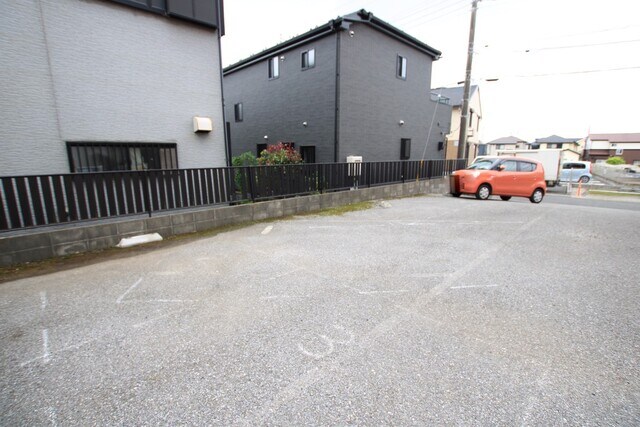 物件外観写真4　(駐車場(空き確認要))