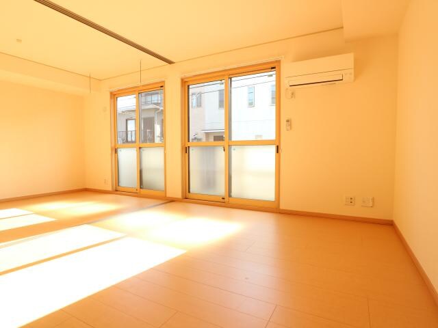 草薙駅 バス15分　弥生町下車：停歩2分 1階の居室