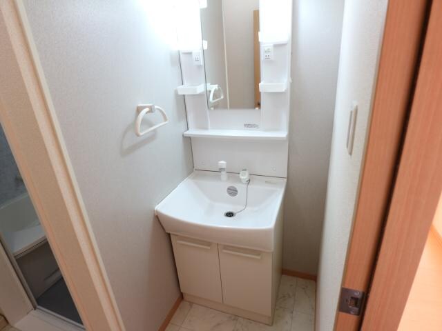 草薙駅 バス15分　弥生町下車：停歩2分 1階の洗面・脱衣所