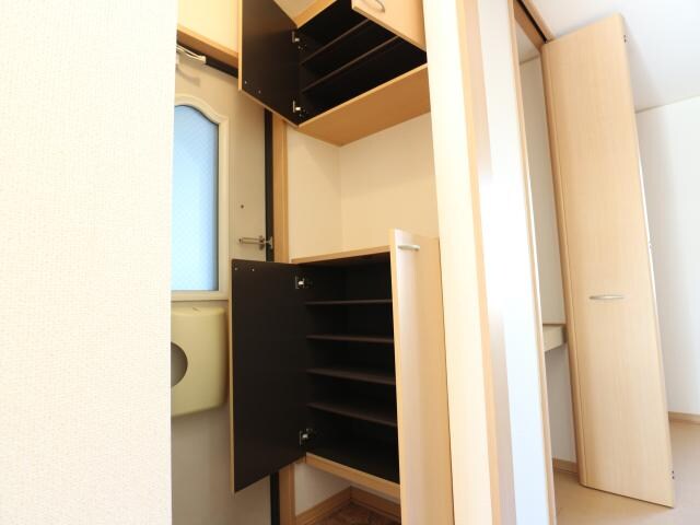 草薙駅 バス15分　弥生町下車：停歩2分 1階の玄関周り