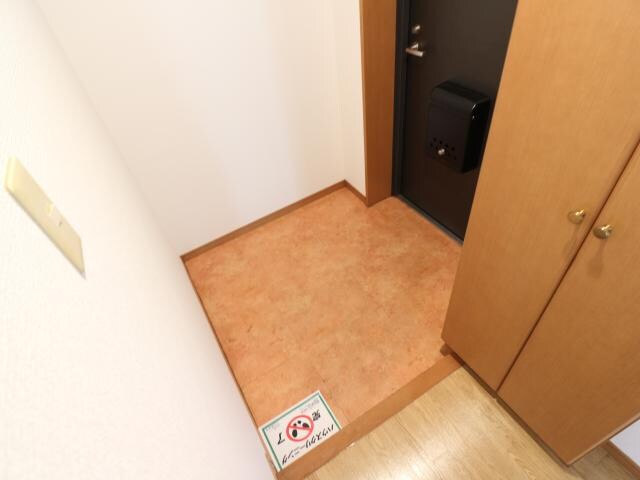 草薙駅 徒歩13分 1階の玄関周り