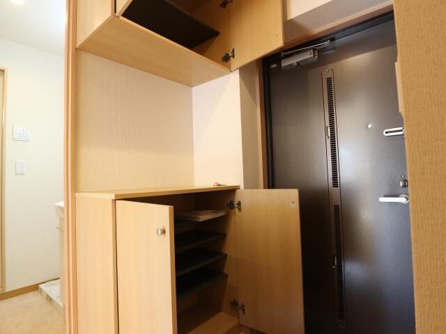 新静岡駅 バス17分　瀬名川一丁目下車：停歩3分 2階の玄関周り