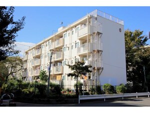 烏山北住宅6号棟外観写真