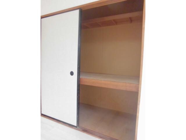 物件内観写真11　(押入)