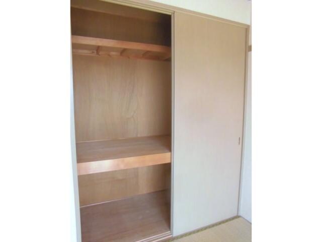 物件内観写真6　(押入)