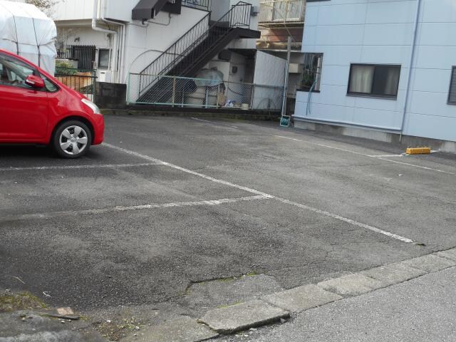 レジデンスフォーエバーの駐車場