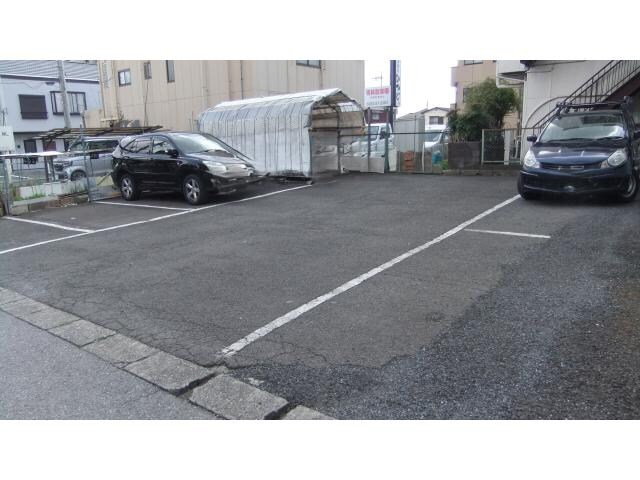 レジデンスフォーエバーの駐車場