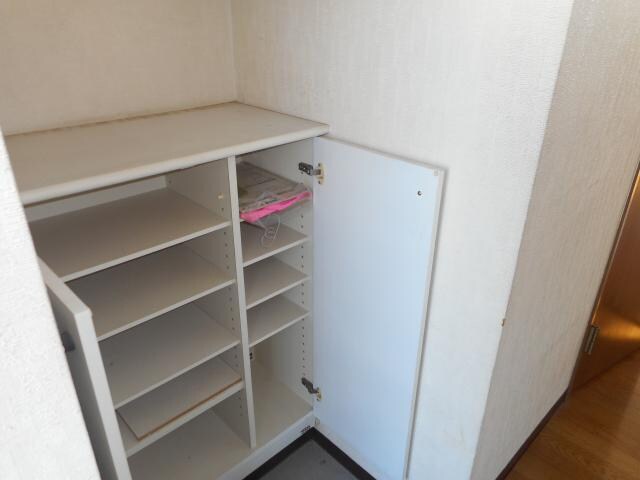 レジデンスフォーエバーの玄関周り