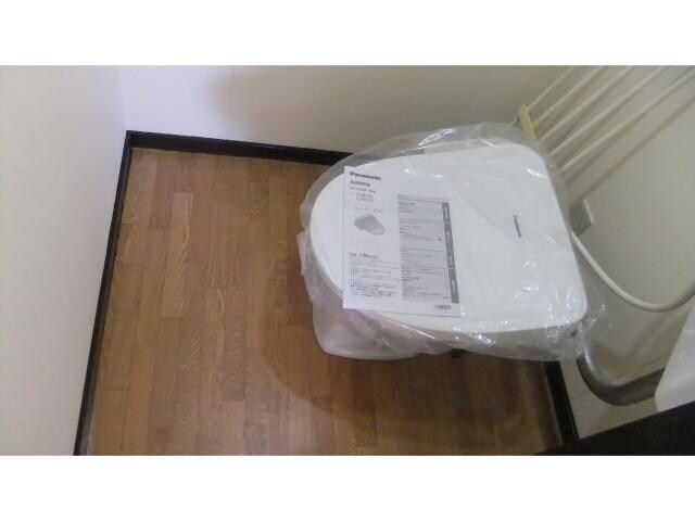 物件内観写真12　(新設温水洗浄機付き便座)