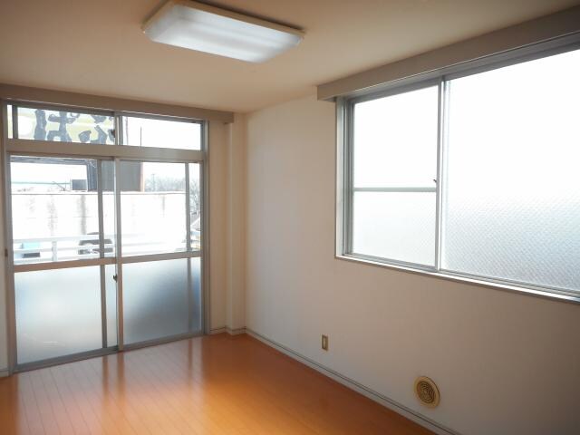 コスモスハウスの居室(照明器つき)