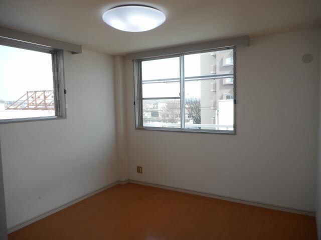 コスモスハウスの居室(照明器つき)