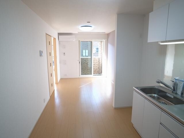 物件内観写真5　(リビングダイニングキッチン)