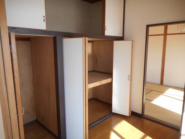 物件内観写真21　(真ん中の部屋)