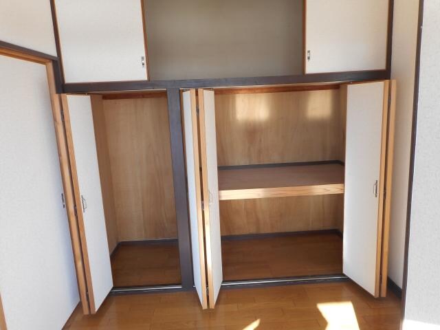 物件内観写真23　(真ん中の部屋)