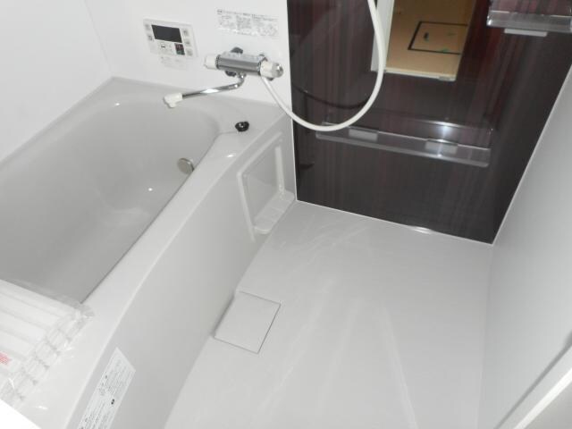 物件内観写真7　(浴室追い焚き機能付)