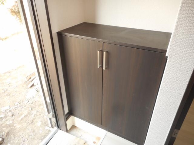 テット・アヤソラーレの玄関周り(シューズボックス)