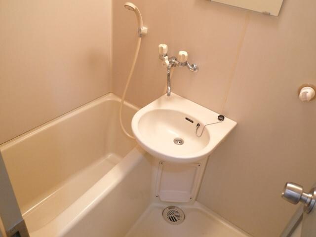 物件内観写真8　(洗面台付き)