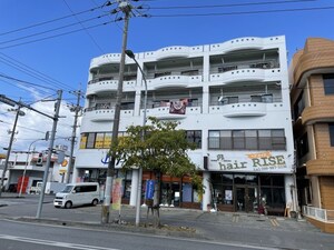 コーポルーツマリン外観写真