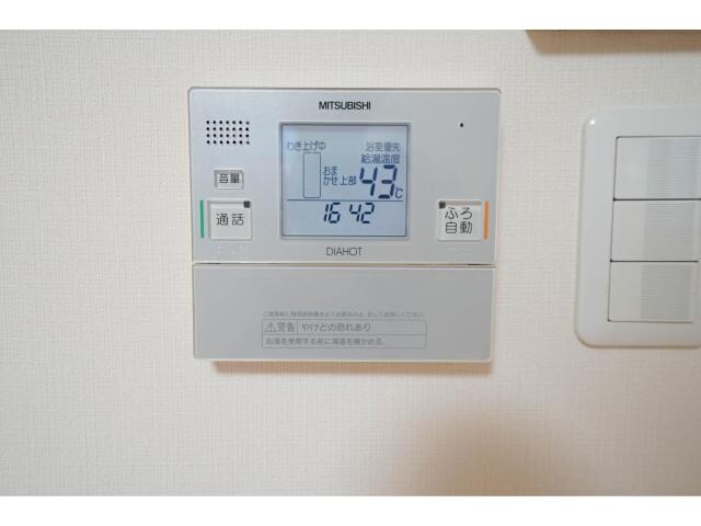 物件内観写真8　(給湯リモコン)